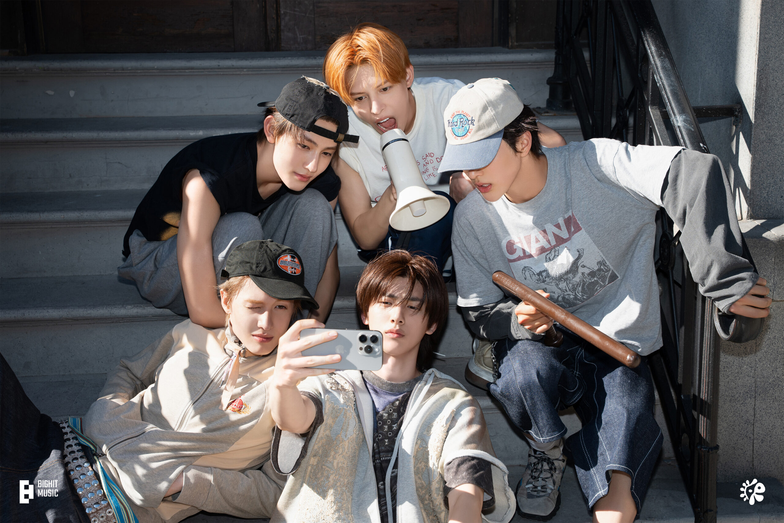 cortis ソンヒョン　K-POP ホログラム CORTIS DEBUT REVIEW: BIG HIT'S NEW BOY GROUP BREAKS THE K